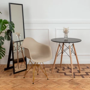 Второе фото. DERSTUHL Стул-кресло из пластика Gold Eames