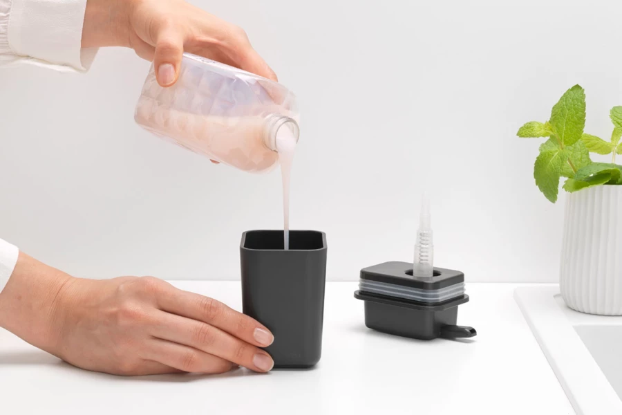 Диспенсер для жидкого мыла Brabantia Sink Side 250 мл (изображение №6)