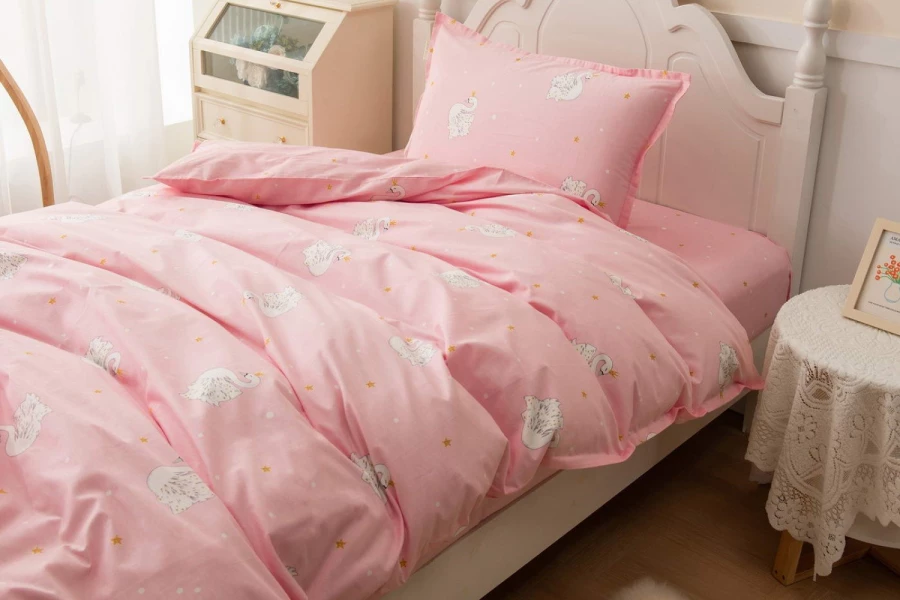 Комплект постельного белья детский SOFI DE MARKO Лебёдушка (изображение №1)
