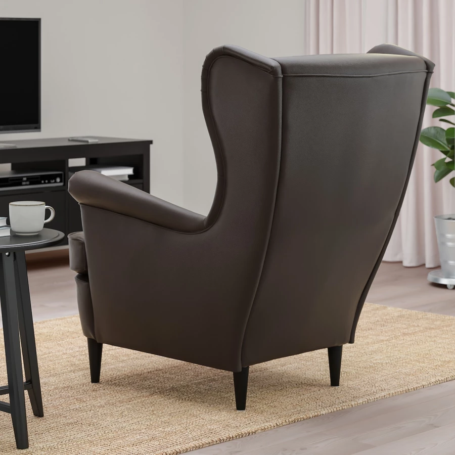 Кресло с подголовником - IKEA STRANDMON, 82х96х101 см, темно-коричневая искусственная кожа СТРАНДМОН ИКЕА (изображение №3)
