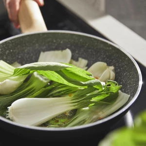 Второе фото. Сковорода- HUSKNUT ИКЕА, антипригарное покрытие черного цвета