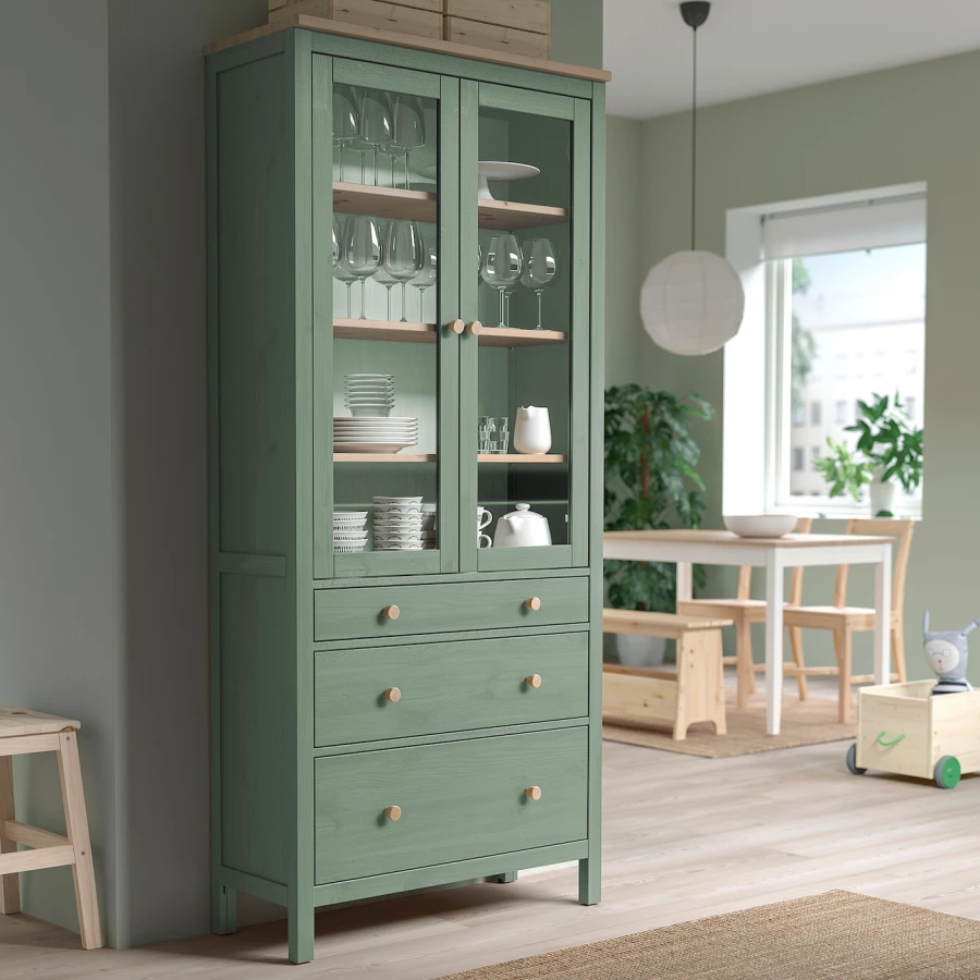 Шкаф со стеклянными дверцами - IKEA HEMNES/ХЕМНЭС ИКЕА, 90x197 см, серо-зеленая/светло-коричневая морилка (изображение №3)