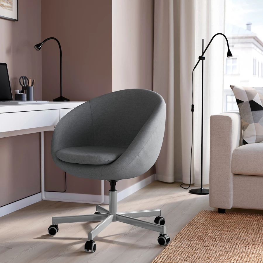 Офисный стул - IKEA SKRUVSTA/СКРУВСТА ИКЕА, 86х69х69 см, серый (изображение №2)
