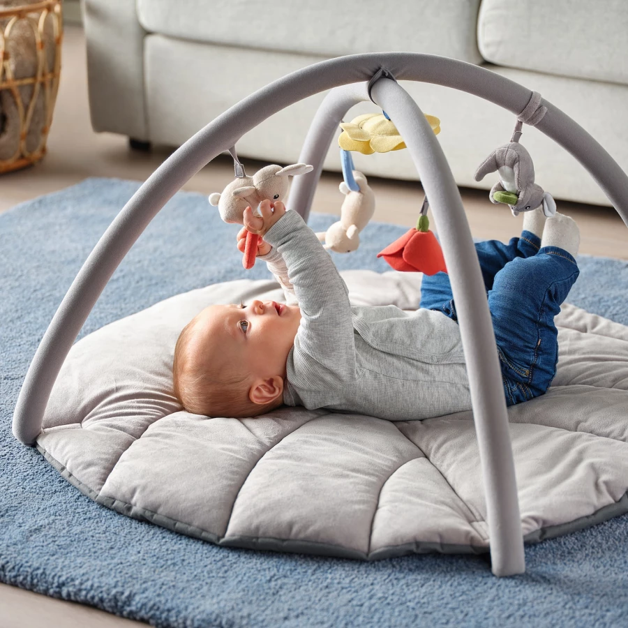Тренажер для младенца - IKEA GULLIGAST/ГУЛЛИГЭСТ ИКЕА, 49х90 см, серый (изображение №2)