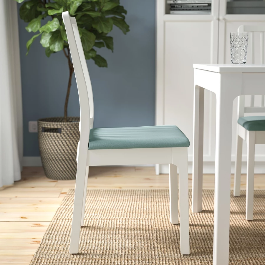 Деревянный стул с мягкой обивкой - EKEDALEN IKEA/ ЭКЕДАЛЕН ИКЕА, 95х45х51 см, белый/голубой (изображение №2)