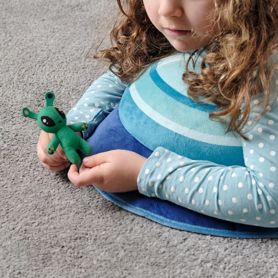 Плюшевая игрушка инопланетянин - IKEA AFTONSPARV/АФТОНСПАРВ ИКЕА, зеленый (изображение №2)