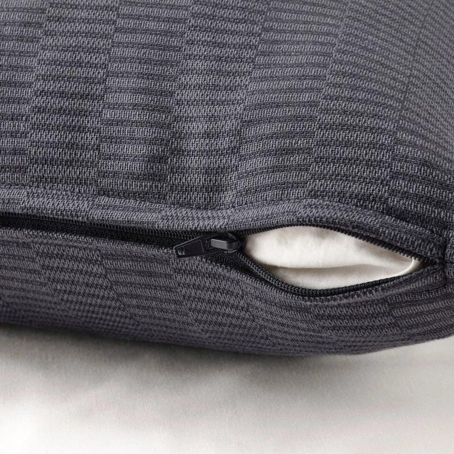 Чехол на подушку - PLOMMONROS IKEA/ ПЛОММОНРОС  ИКЕА, 50х50 см,  темно-серый (изображение №2)