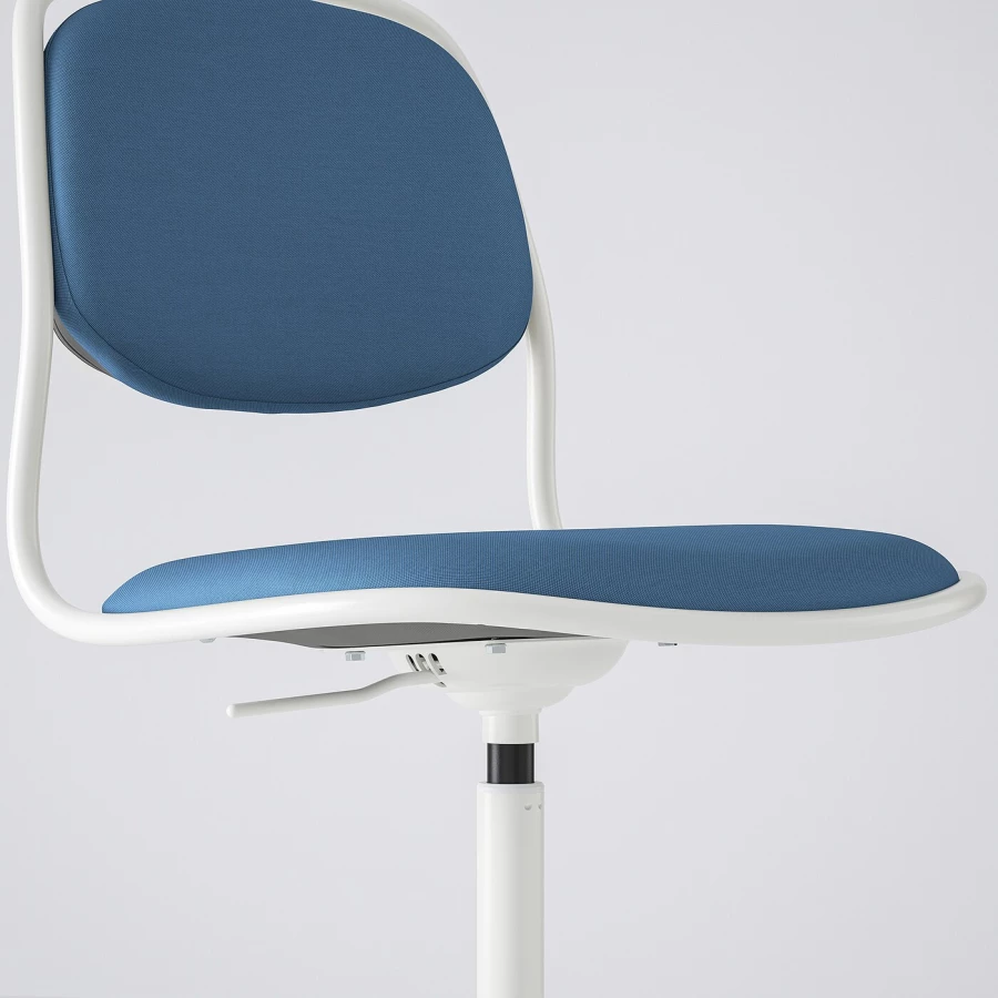 Вращающееся кресло - IKEA ÖRFJÄLL/ORFJALL/ОРФЬЕЛЛЬ ИКЕА, 68х68х94 см, белый/синий (изображение №5)