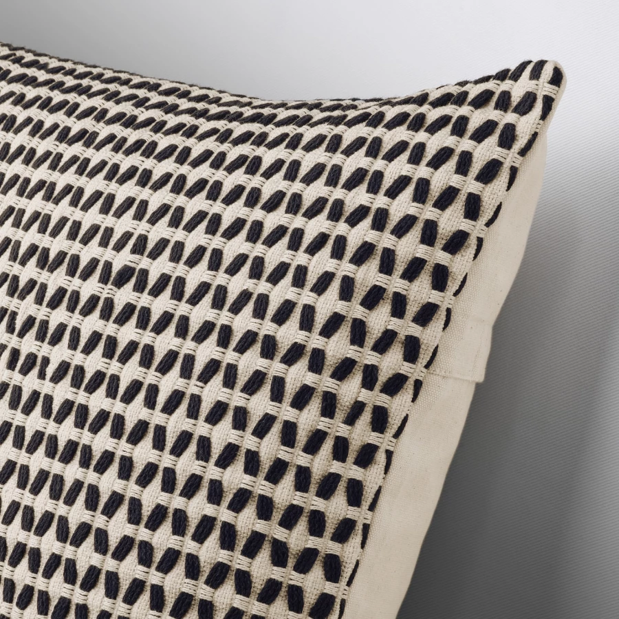 Чехол на подушку - KUSTFLY IKEA/ КУСТФЛЮ ИКЕА, 50х50 см, черный/бежевый (изображение №4)