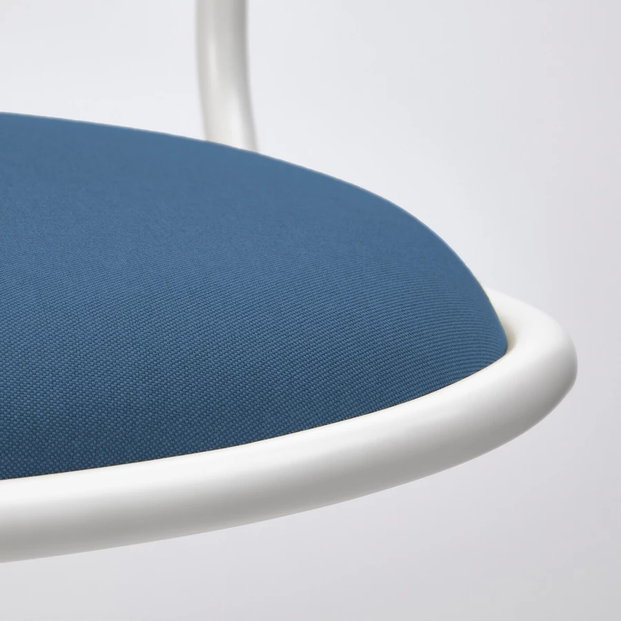 Вращающееся кресло - IKEA ÖRFJÄLL/ORFJALL/ОРФЬЕЛЛЬ ИКЕА, 68х68х94 см, белый/синий (изображение №4)