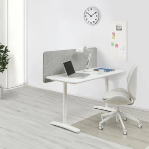 Письменный стол с экраном - IKEA BEKANT, 140х60х48 , серый/белый, БЕКАНТ ИКЕА