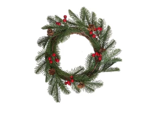 Новогодний венок с ягодами и шишками