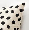 ODDNY ОДДНЮ Чехол на подушку, белый с оттенком/орнамент «точки» черный, 50x50 см (изображение №2)